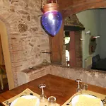 مزرعة للإقامة Il Giardino Degli Ulivi Castelraimondo